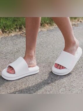 Beach Slides by J/SLIDES White Padded Slide Sandals NWT